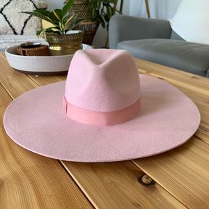 Lack of Color Rose Rancher (sm 55cm)